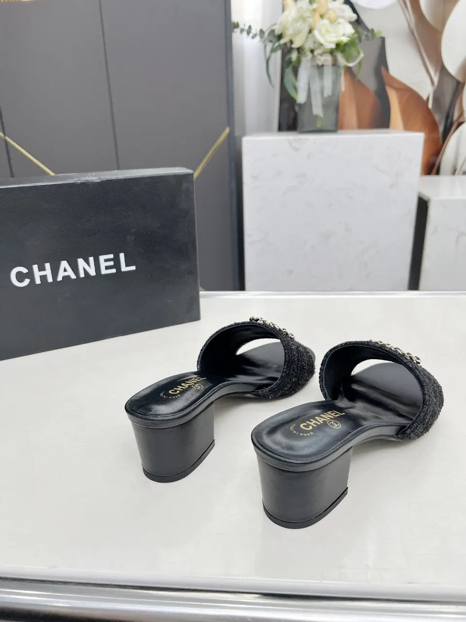 👟👟Ex-factory price 380👟👟 Genuine leather sole +30 chanel Chanel 2024 new slippers🔥🔥 Official website counter, fabric sheepskin, lining sheepskin, foot pad goatskin, 3 colors optional, size 35-42, genuine leather sole +30